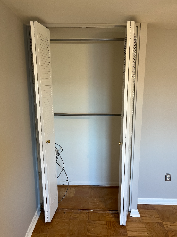 972 Regina Dr - Photo 3 of 9