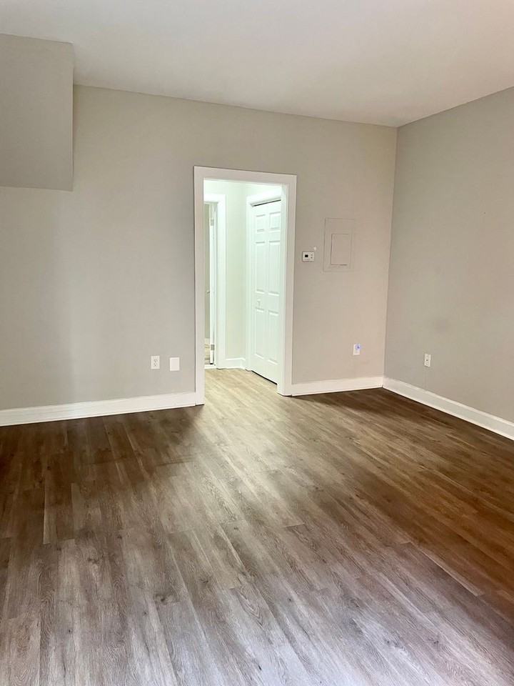 Franklin Court Apartments - Photo 2 of 15