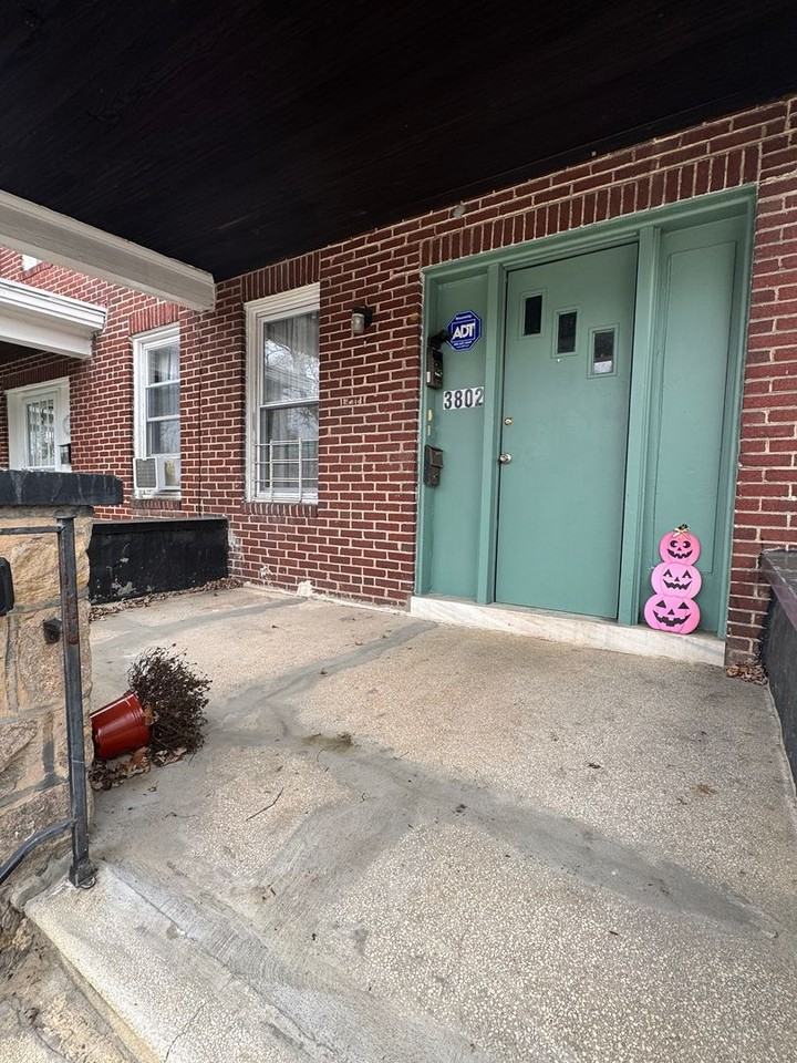 3802 Norfolk Ave - Photo 3 of 20