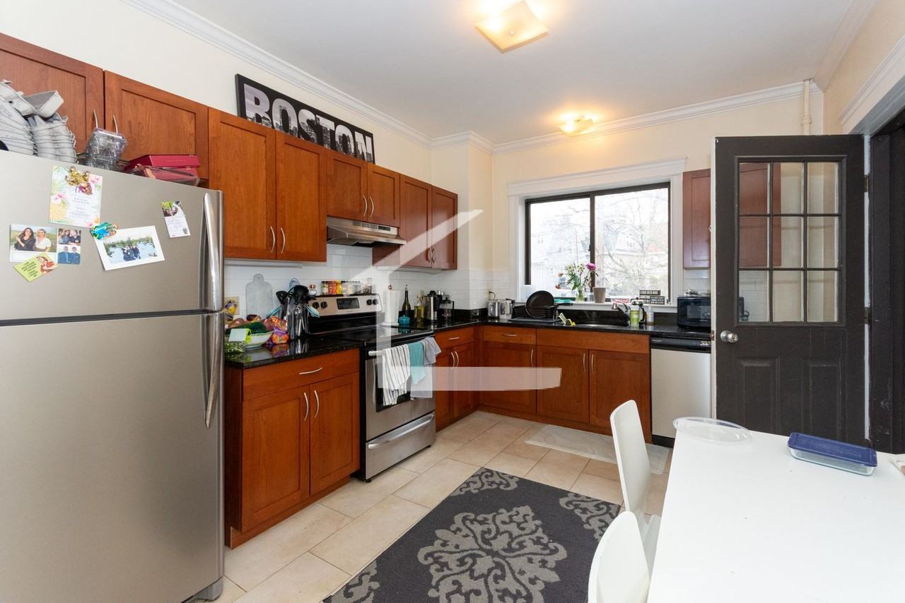 37 Glenville Ave - Photo 5 of 7