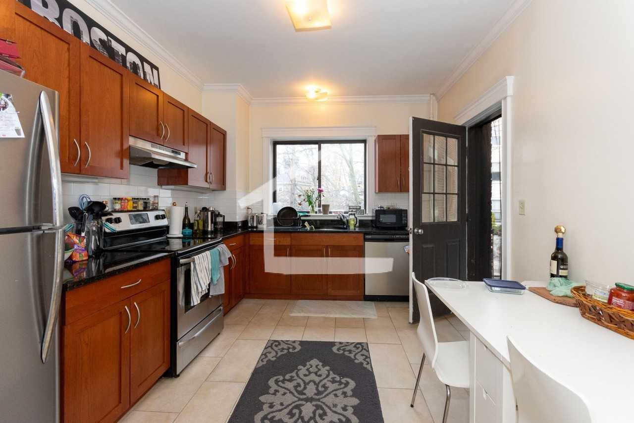 37 Glenville Ave - Photo 6 of 7