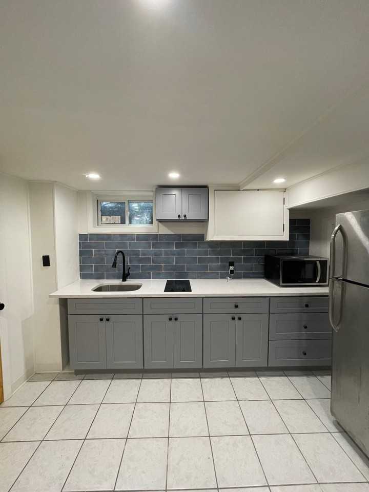 965 E 83rd St #3 - Photo 4 of 7