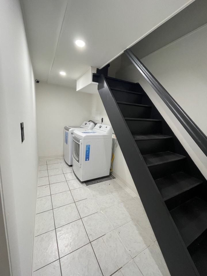 965 E 83rd St #3 - Photo 6 of 7