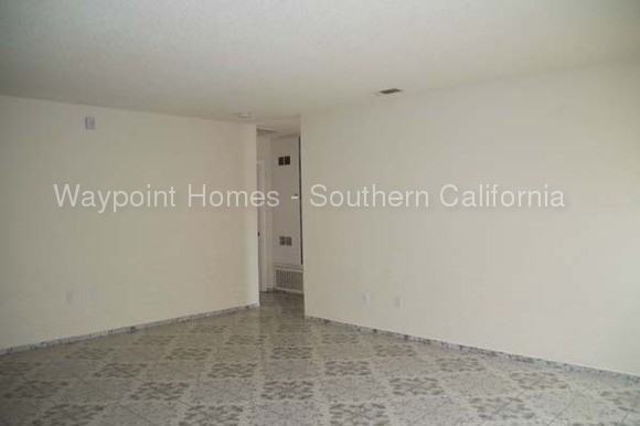 7828 Valmont Ave - Photo 3 of 16