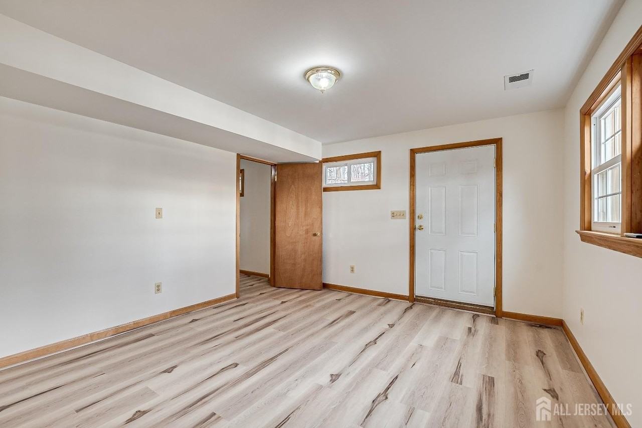 31 Cardownie Street - Photo 7 of 19