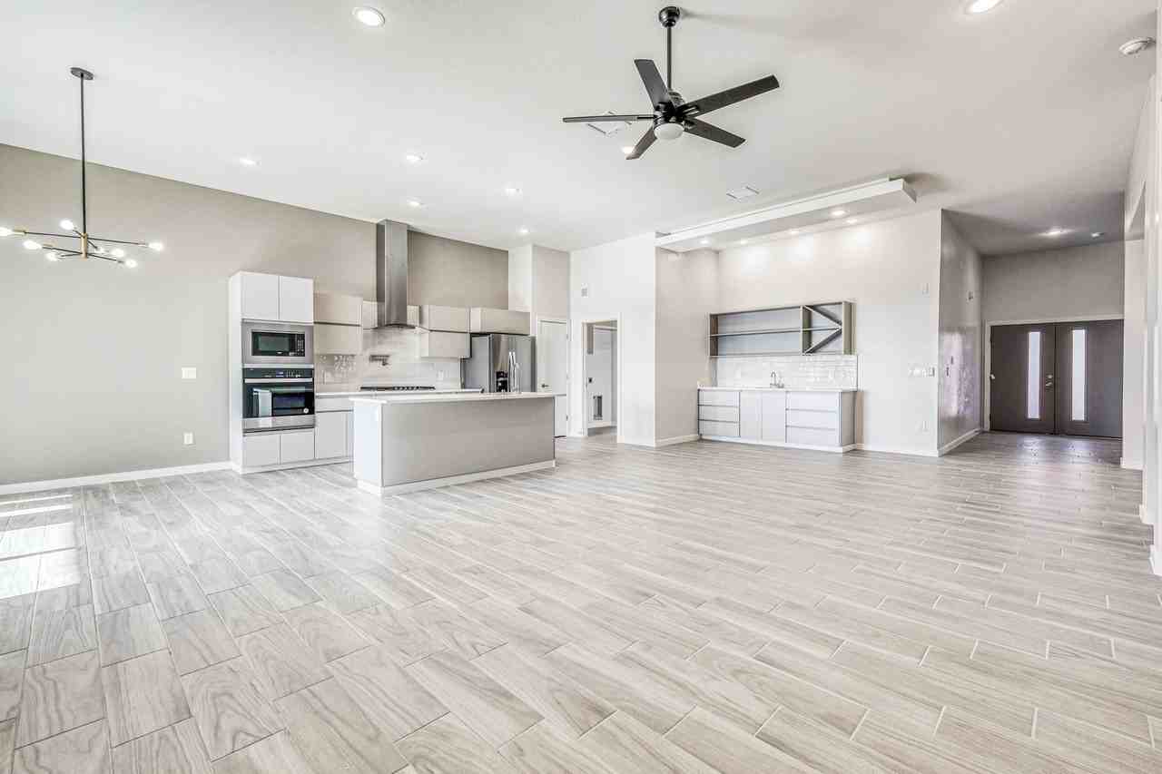 13312 Coldham St - Photo 2 of 50