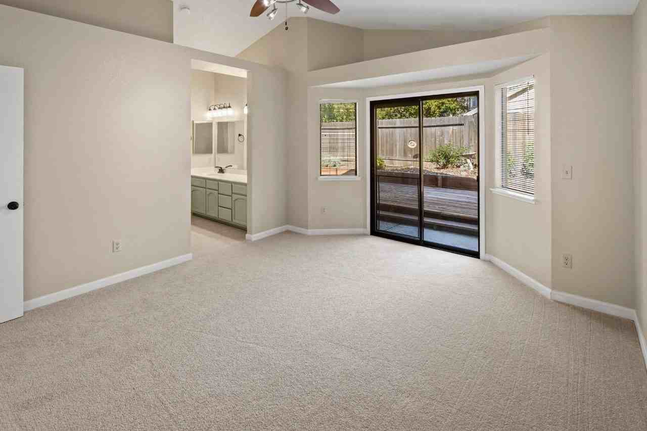 648 Springfield Cir - Photo 4 of 28