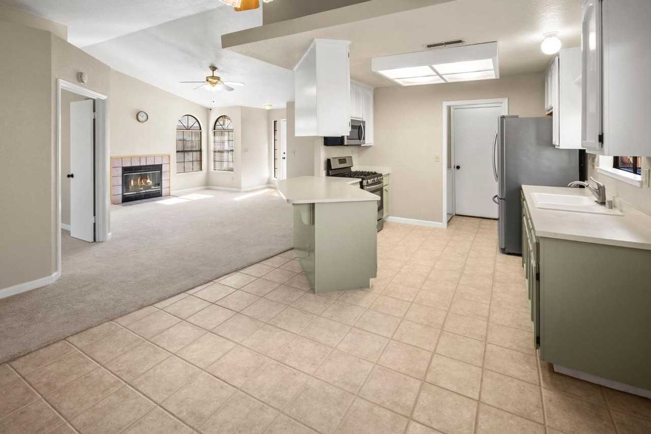 648 Springfield Cir - Photo 5 of 28