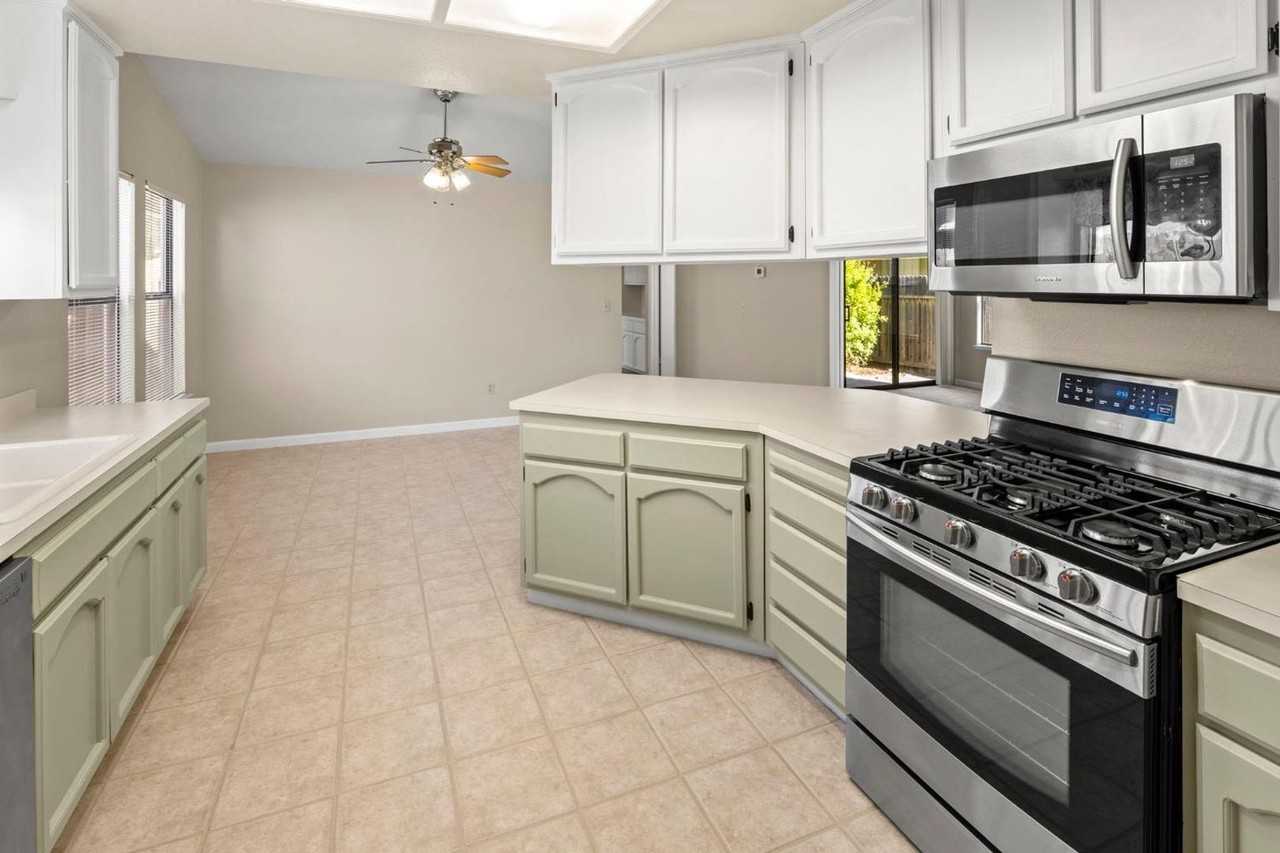 648 Springfield Cir - Photo 6 of 28