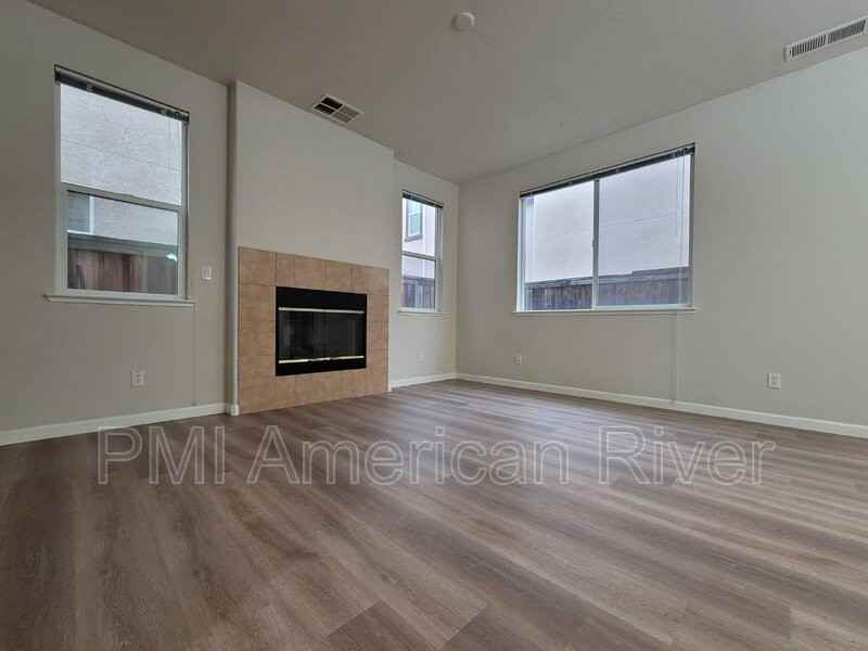 8143 Crystal Walk Cir - Photo 3 of 24