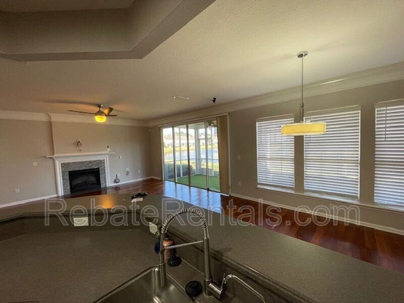 11184 Castlemain Cir W - Photo 3 of 50