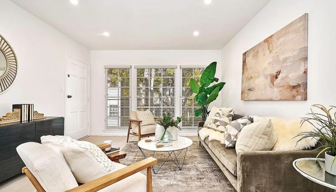 1032 19Th St - Photo 2 of 8