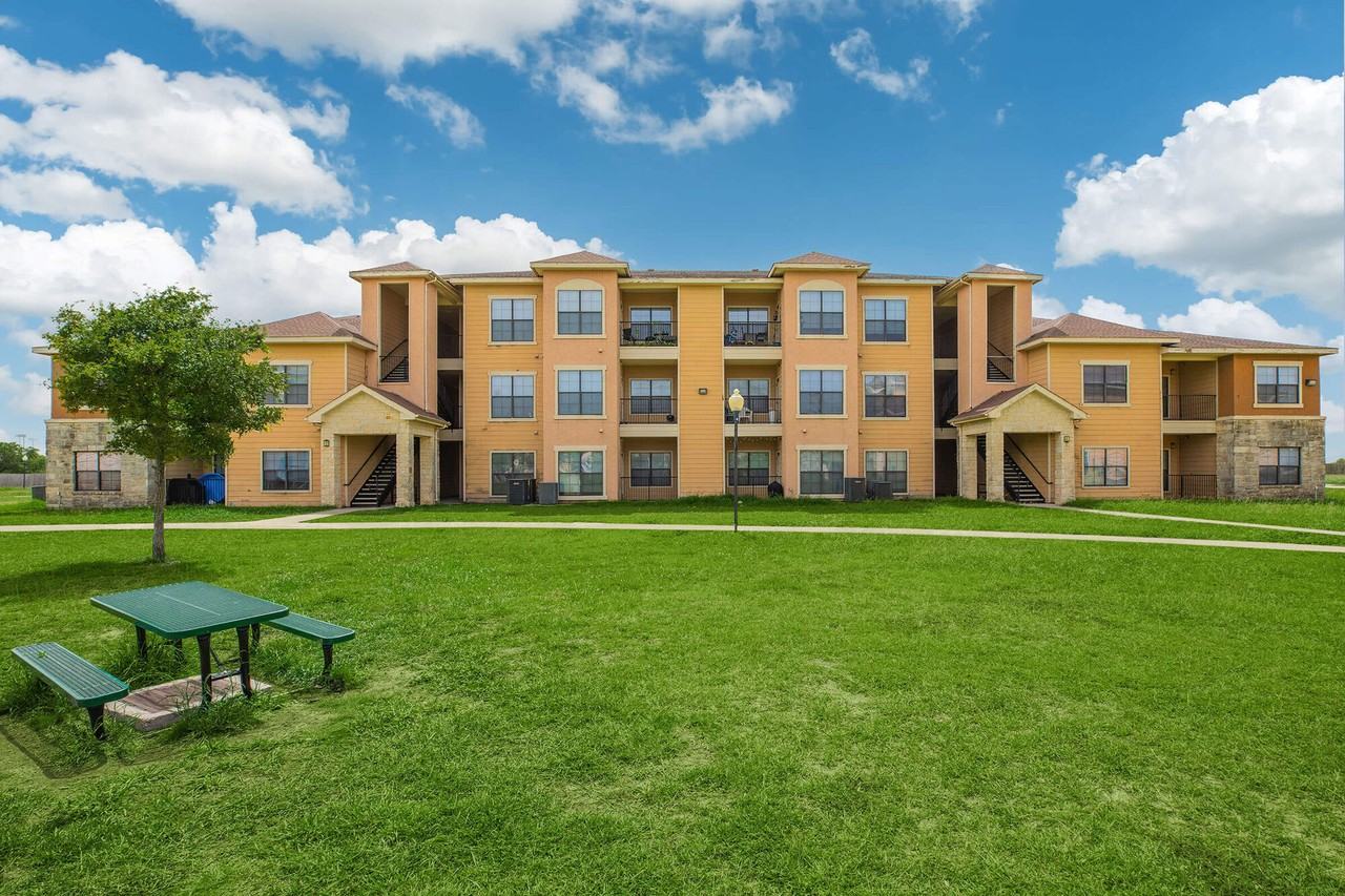 Navigation Pointe - Photo 4 of 12