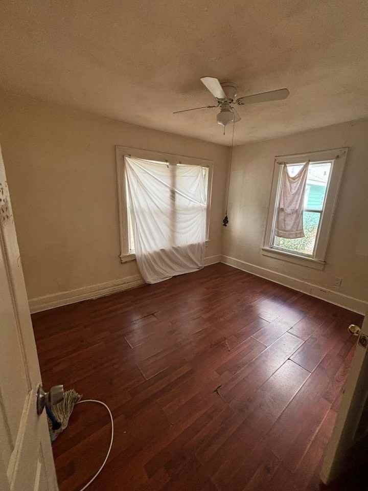 2112 Seminole Blvd S - Photo 3 of 7