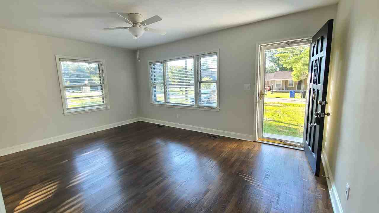 5204 Catalpa Rd - Photo 3 of 13