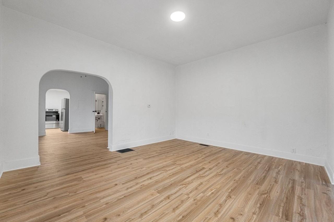 2523 Fox Ave - Photo 2 of 31