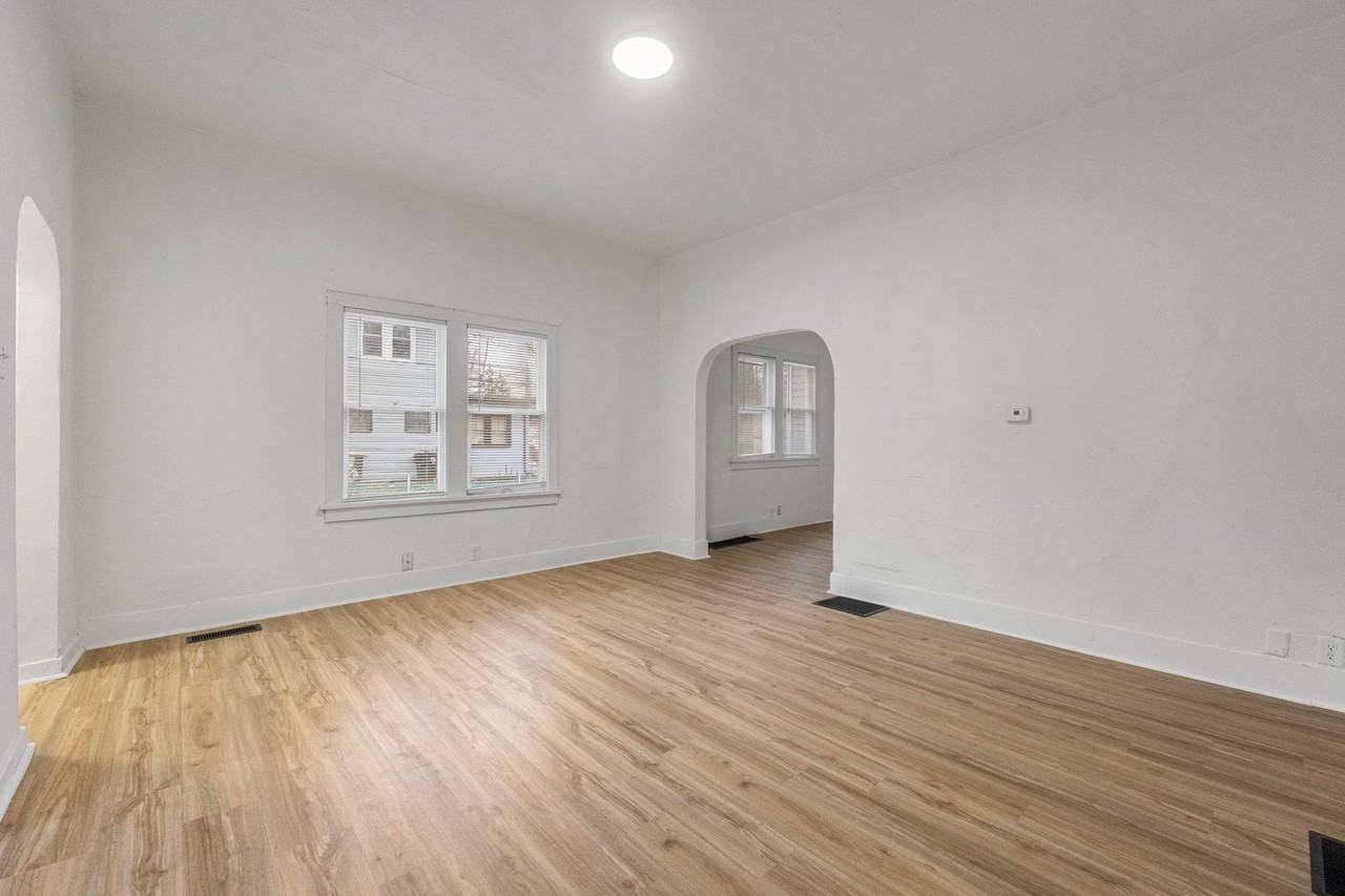2523 Fox Ave - Photo 3 of 31