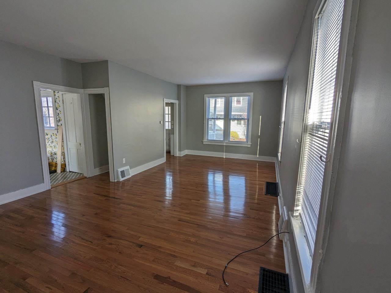 533 Barry St #NA - Photo 2 of 25