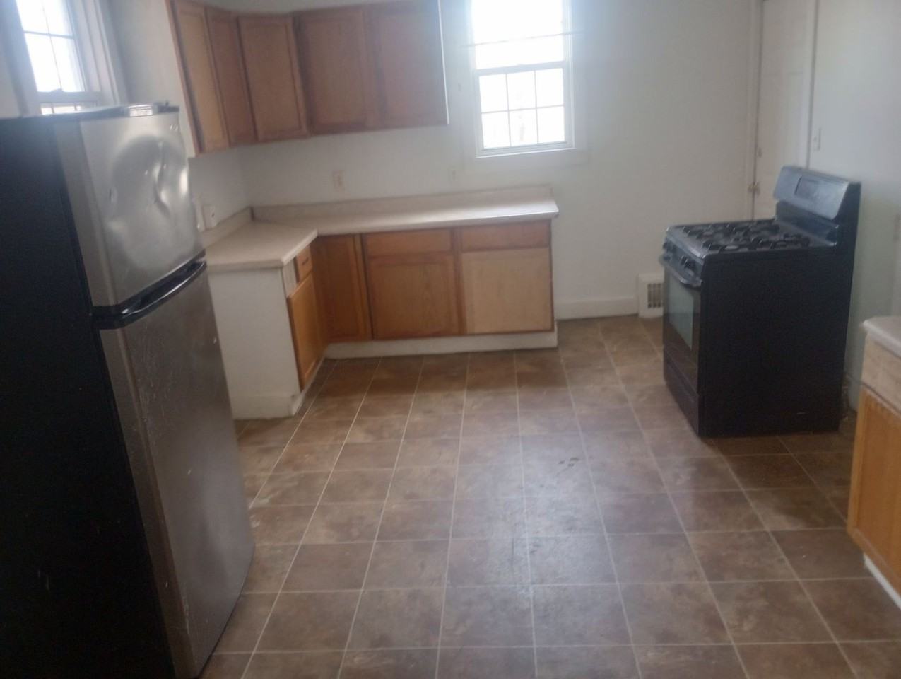 224 Howland Ave - Photo 4 of 10
