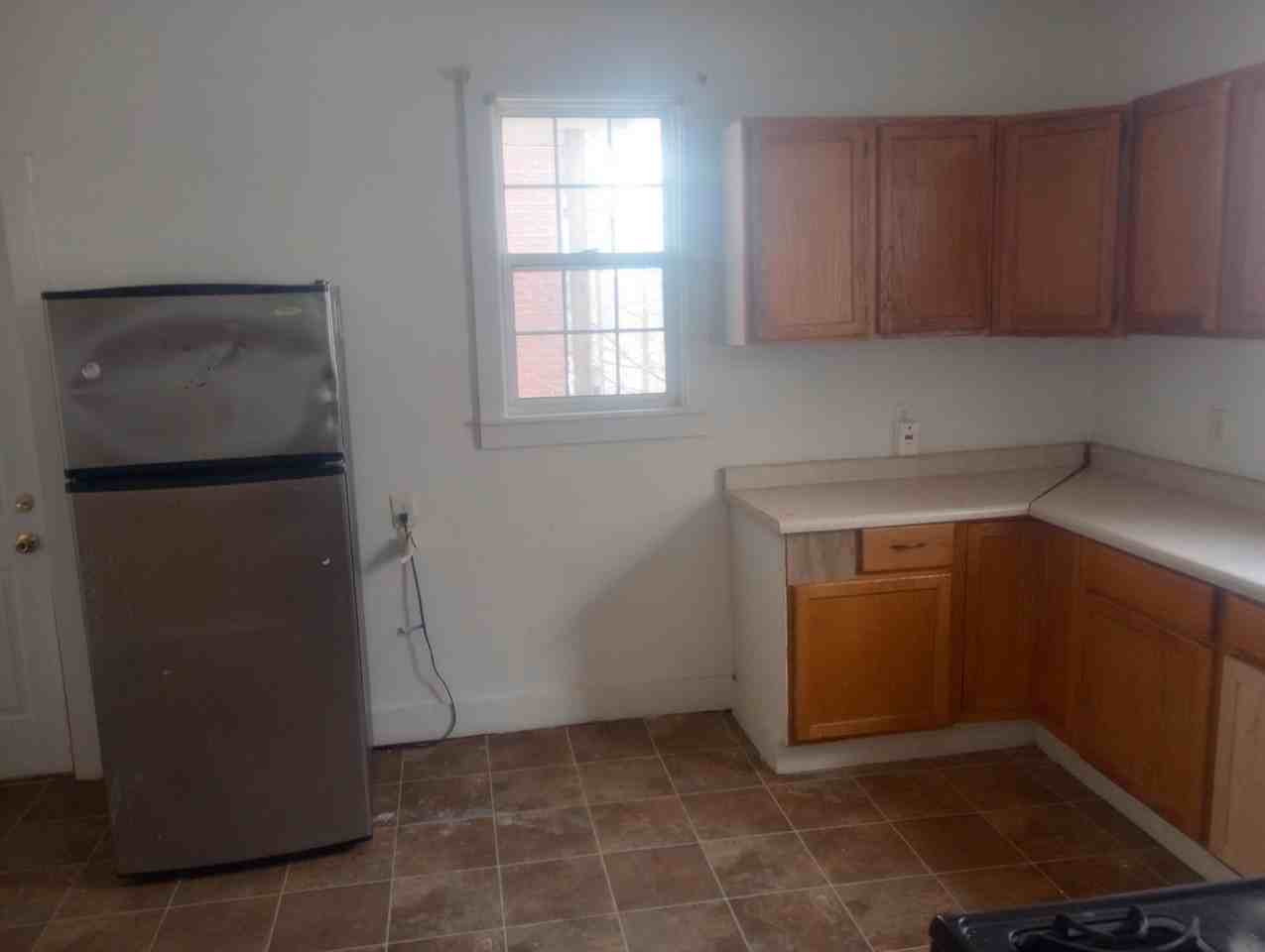 224 Howland Ave - Photo 6 of 10