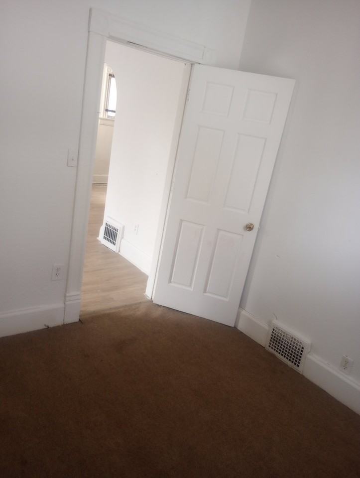 224 Howland Ave - Photo 7 of 10