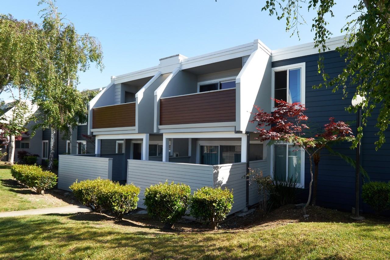 Breakwater Apartments - Photo 2 of 27