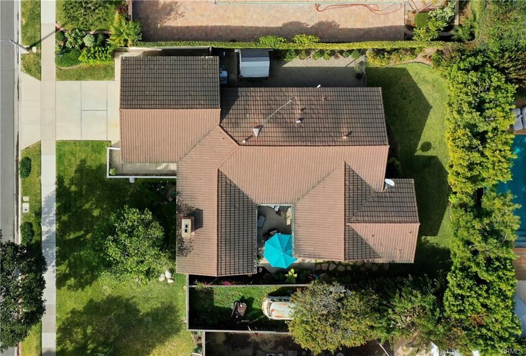 1212 Westcliff Dr - Photo 2 of 3