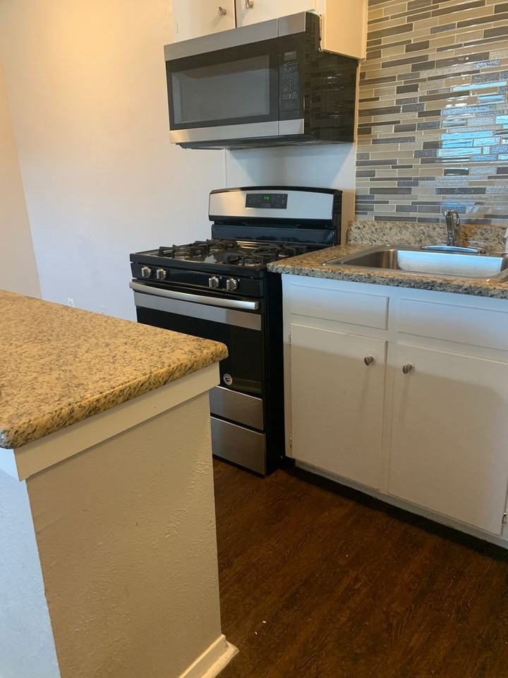 Palms Apartments - Photo 4 of 13