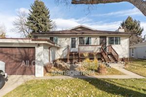 featured image of 2812 Parklake Dr