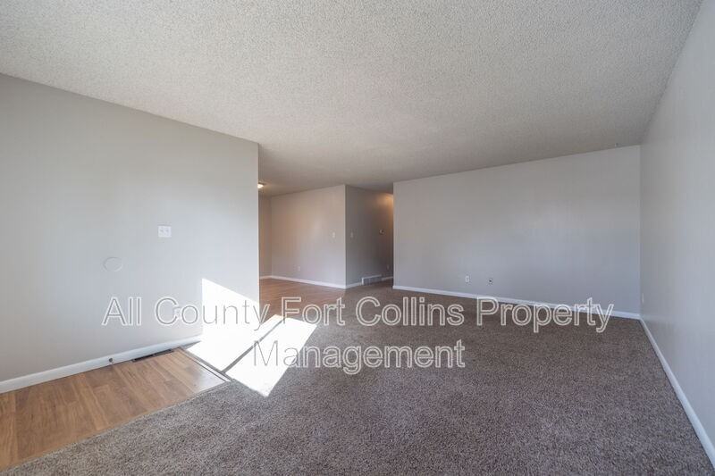 2812 Parklake Dr - Photo 5 of 16