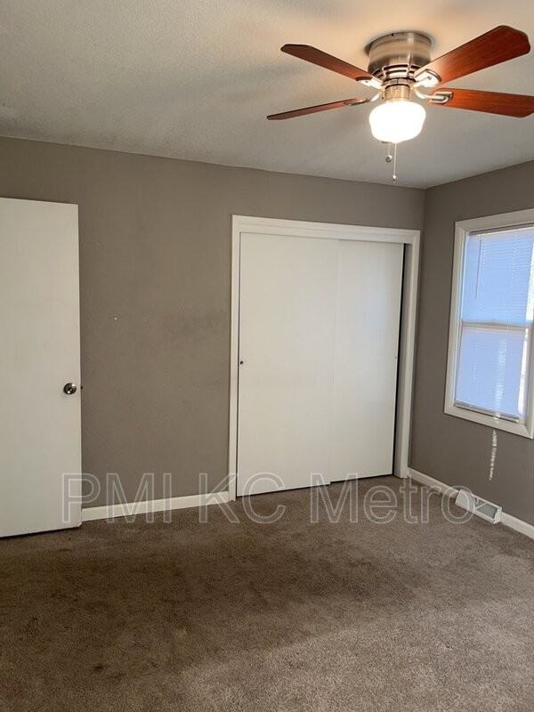 8304 Eastterrace - Photo 3 of 19
