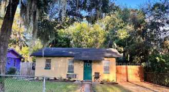 521 Se 14th Ter - Photo 1 of 1