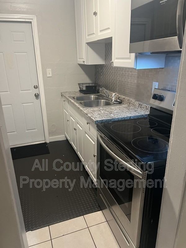 521 Se 14th Ter - Photo 5 of 22