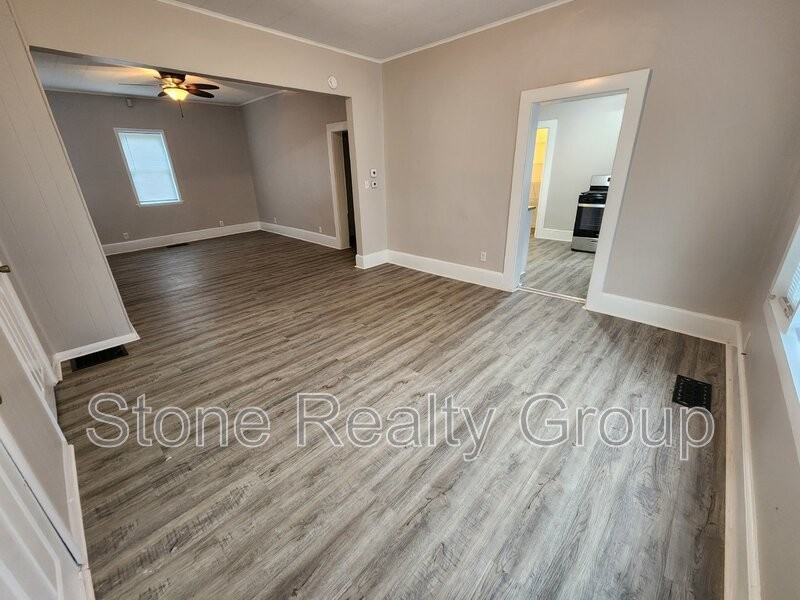 2528 S 8th St - Photo 2 of 16