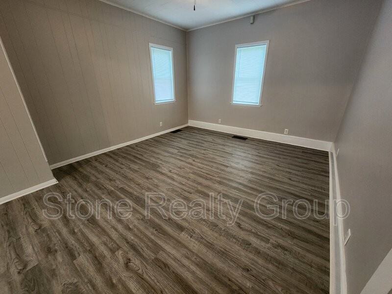 2528 S 8th St - Photo 4 of 16