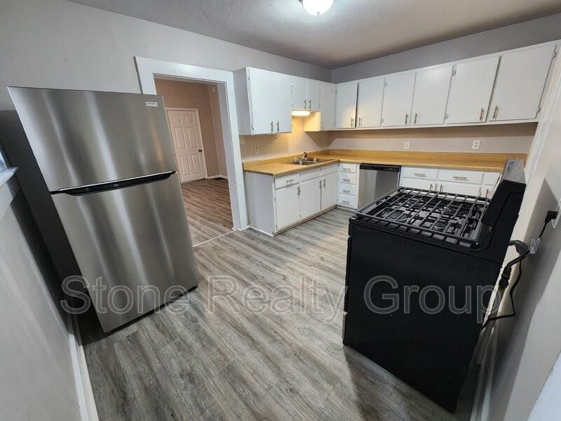 2528 S 8th St - Photo 5 of 16