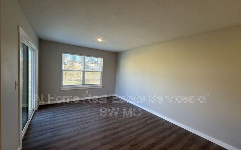 1002 S Rimes Ave - Photo 2 of 12