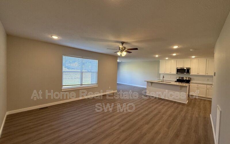 1002 S Rimes Ave - Photo 3 of 12