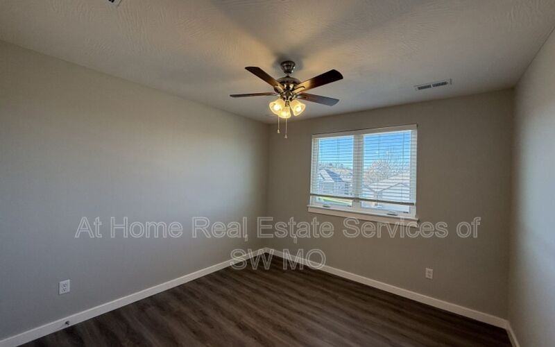 1002 S Rimes Ave - Photo 6 of 12