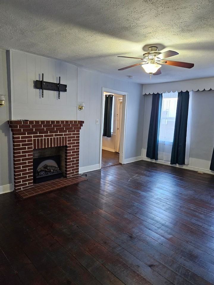 32 N Main St - Photo 3 of 23