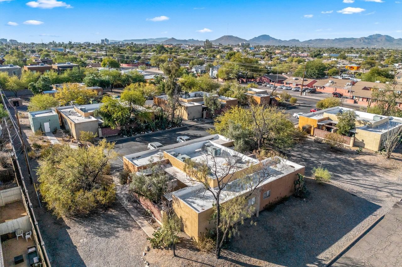 2864 N Park Ave - Photo 3 of 15