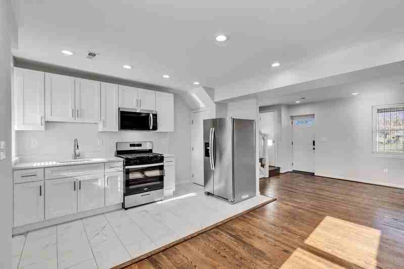 2301 Riggs Ave - Photo 7 of 22