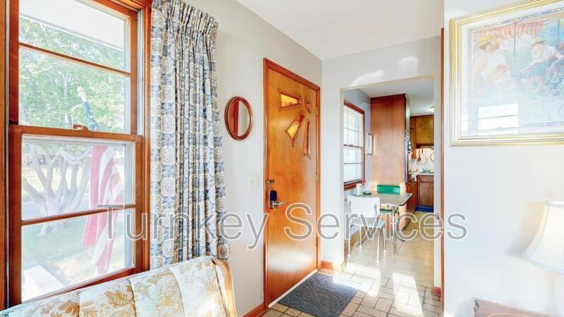 427 E 2nd St - Photo 3 of 27