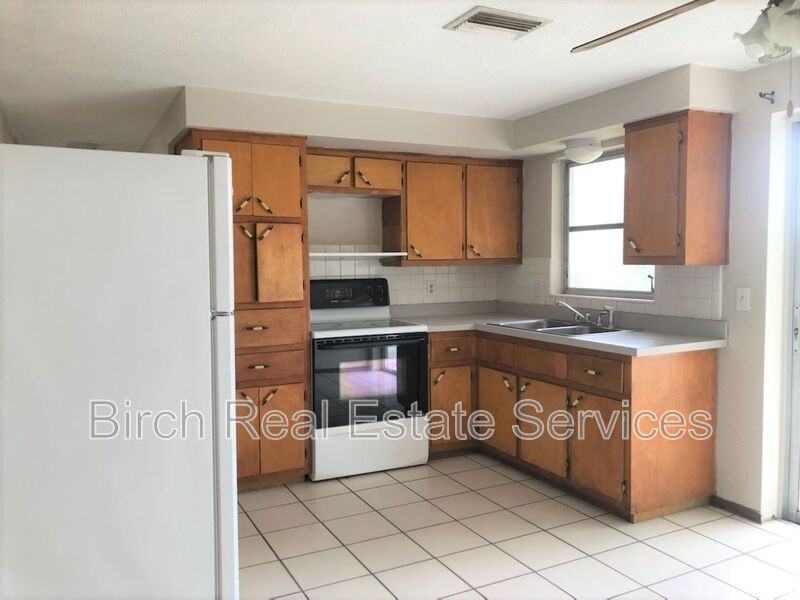 1639 Marengo Dr - Photo 4 of 11