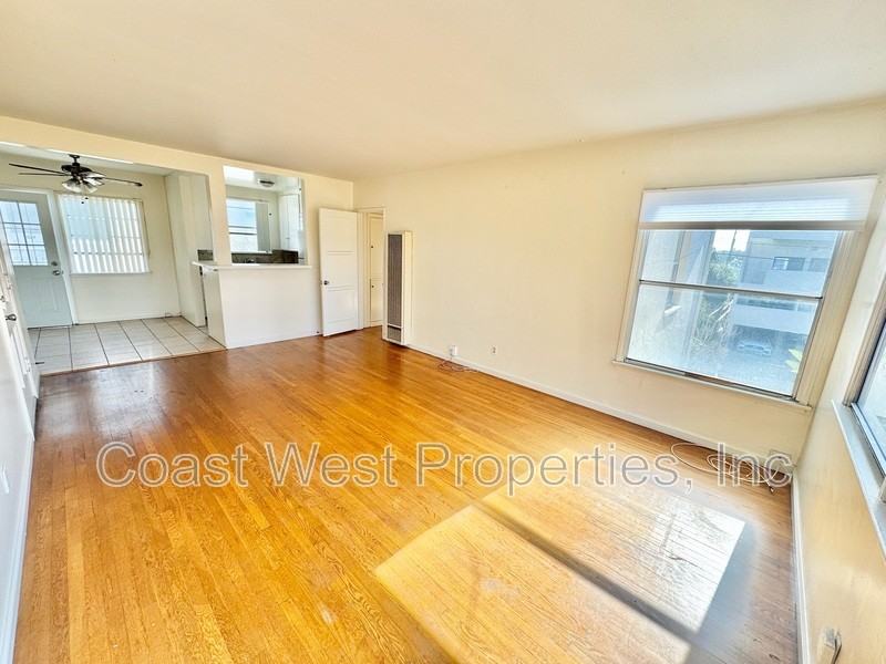 1029 Loring St - Photo 5 of 19