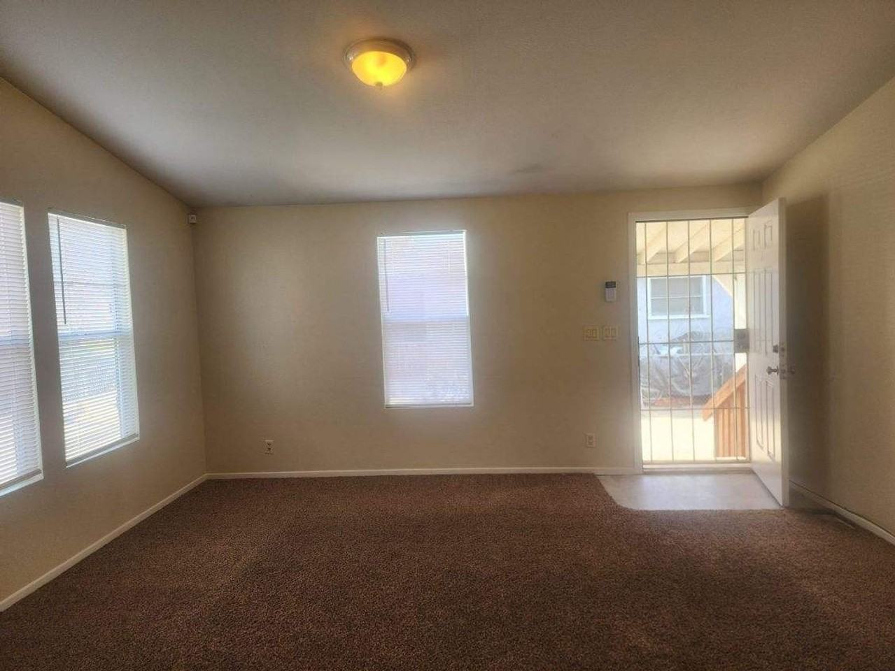 505 33rd St #A - Photo 5 of 11