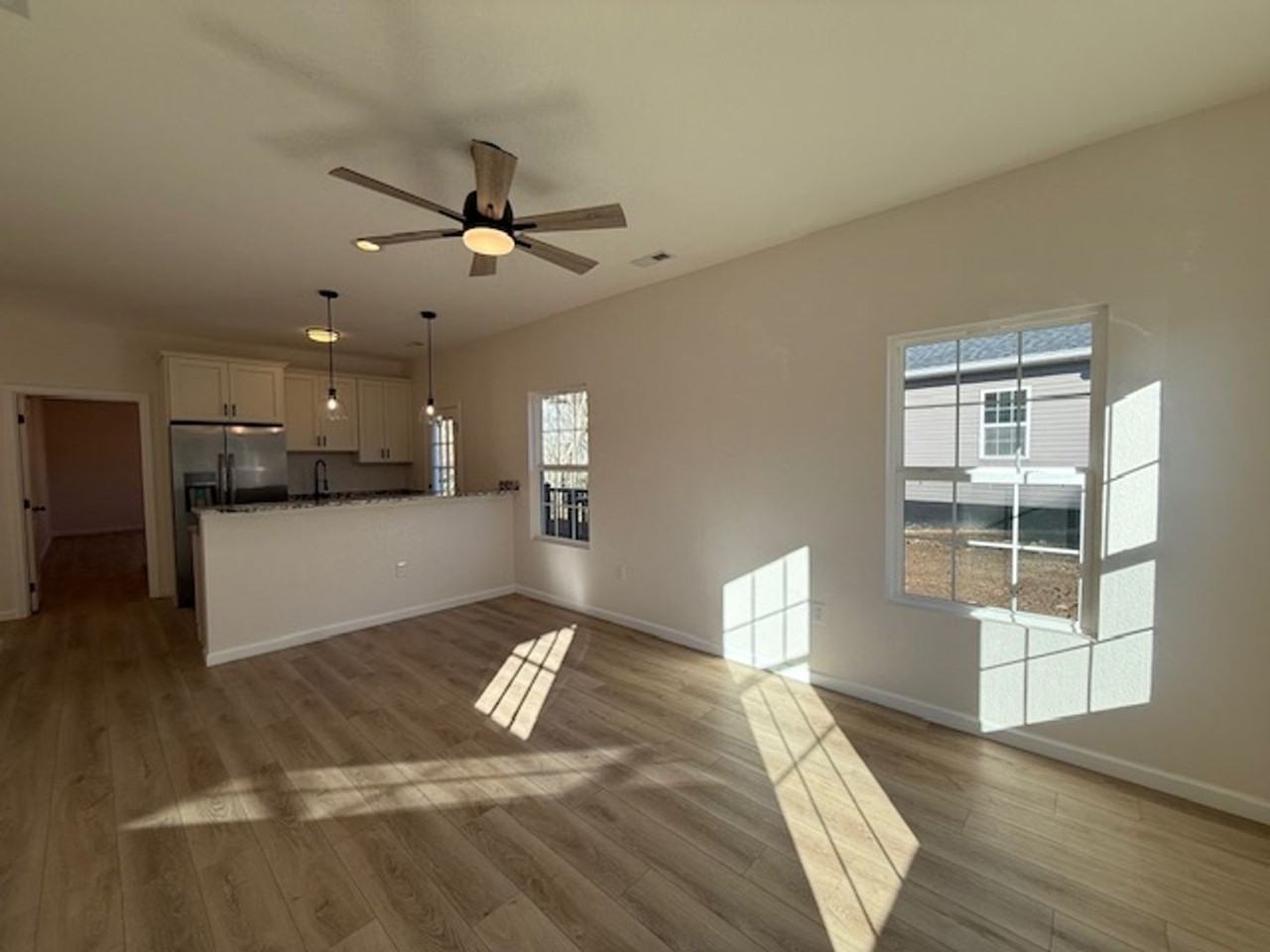 2215 Sand Ct - Photo 2 of 12