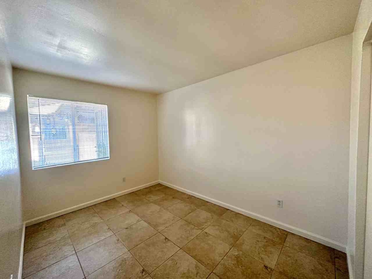 10256 Princess Sarit Way - Photo 5 of 6
