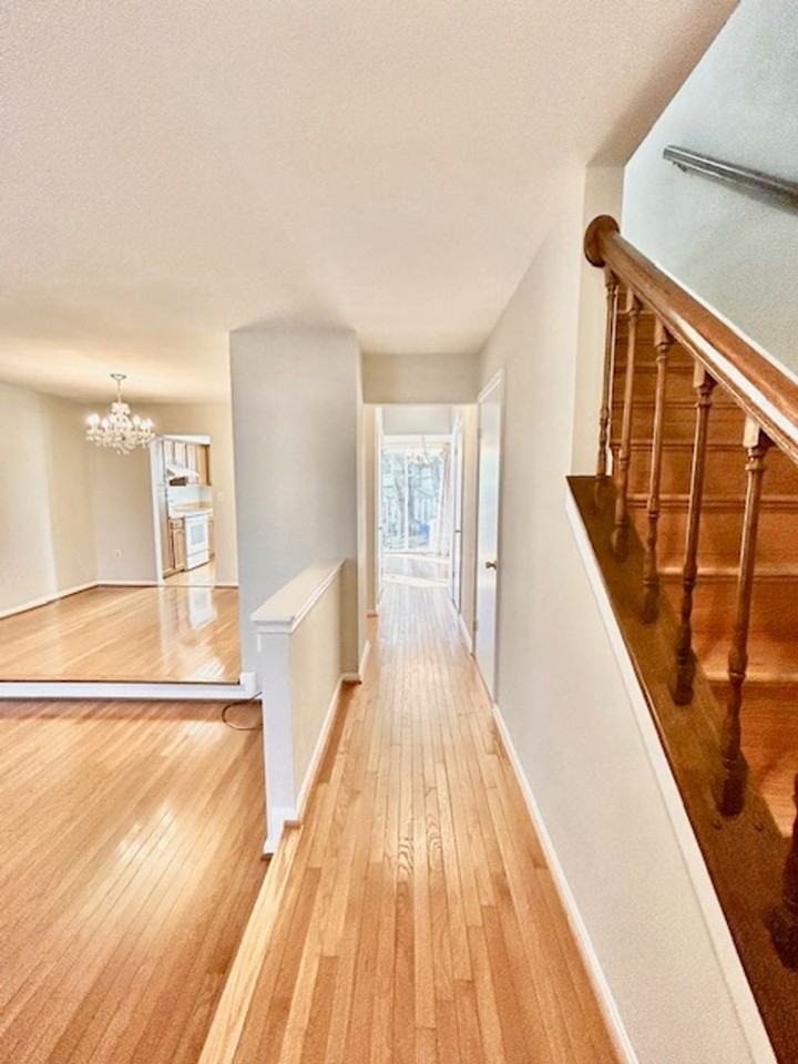 50 Capricorn Ct - Photo 3 of 34