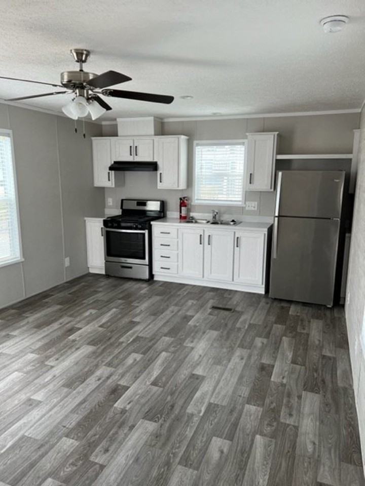 3011 Garfield Rd N - Photo 2 of 5